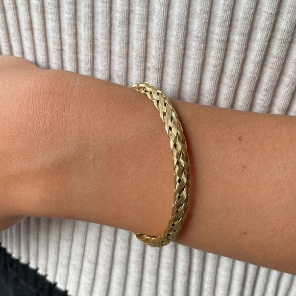 NEW 18K GOLD TEXTURED CUFF BANGLE BRACELET - Picture 1 of 16